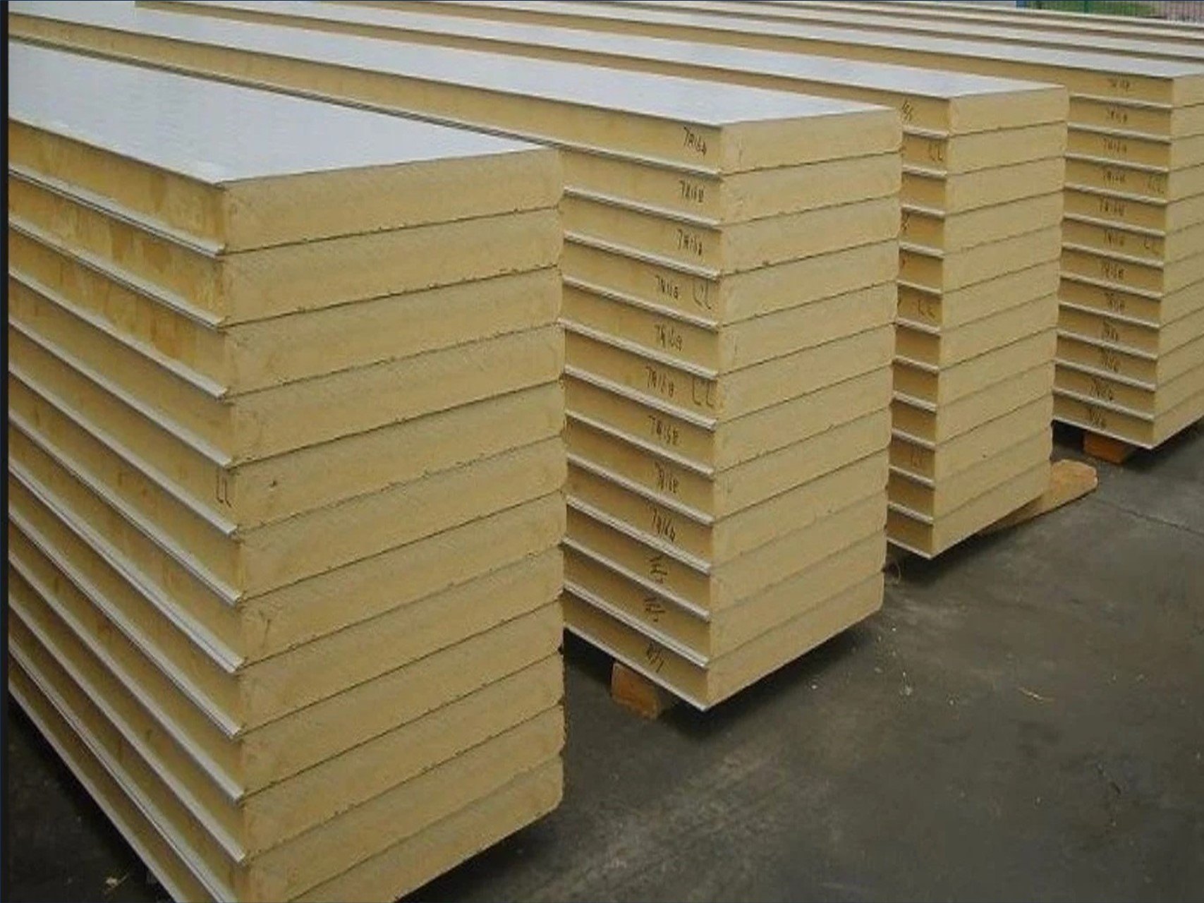 Insulated Sandwich Panel
